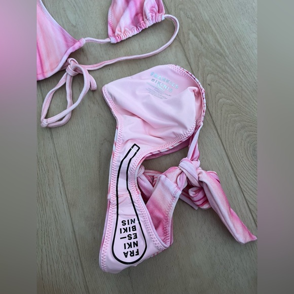 Frankies Bikini Set - Picture 7 of 8